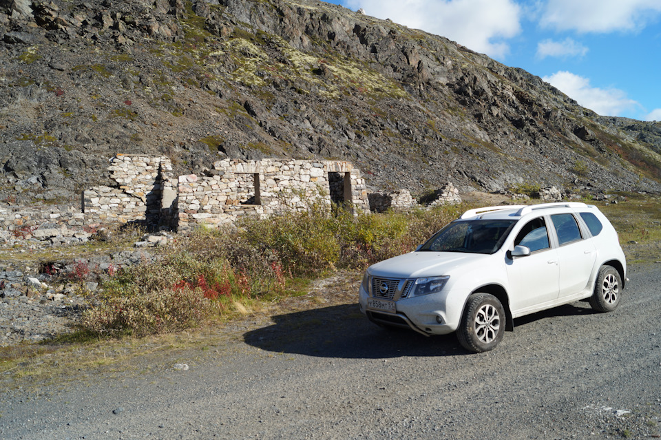 Развалины немецких строений на Пароварской дороге — Nissan Terrano III