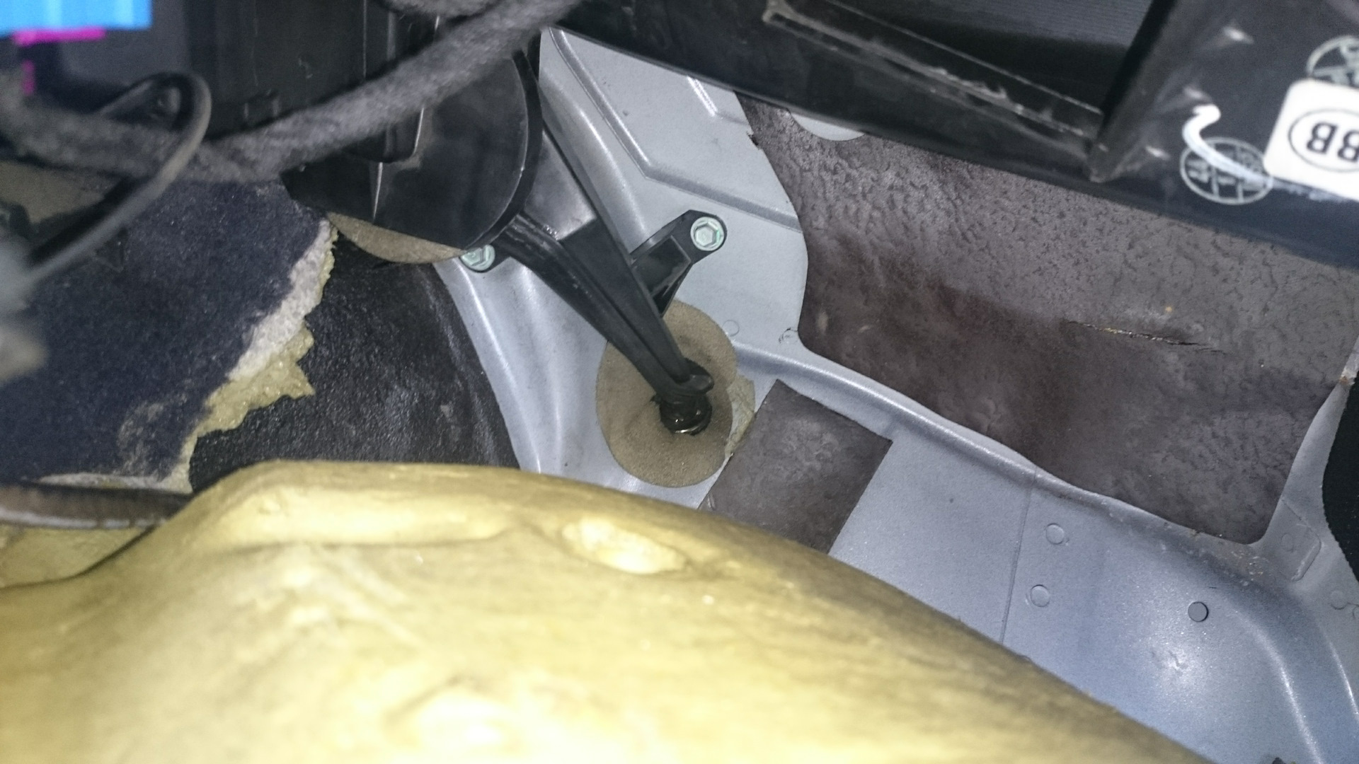 Audi q7 дренаж подкрылок. гольф 2 дренажные отверстия. трубка дренажа люка гольф 4. дренаж кондиционера мерседес w211. дренаж люка volvo xc60.