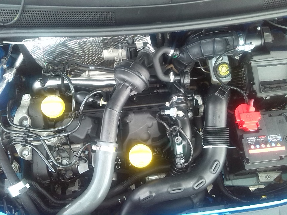 Мытье двигателя — Renault Sandero Stepway (2G), 1,5 л, 2013 года ...