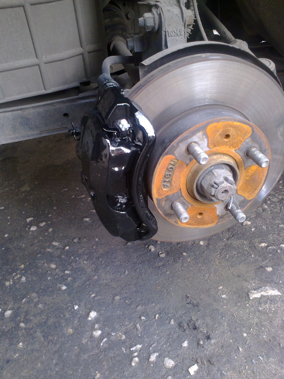 Покрасить суппорт и барабан. Суппорт ланос. Красные суппорта ланос. Крашеные суппорта. Крашенные барабаны и суппорта.