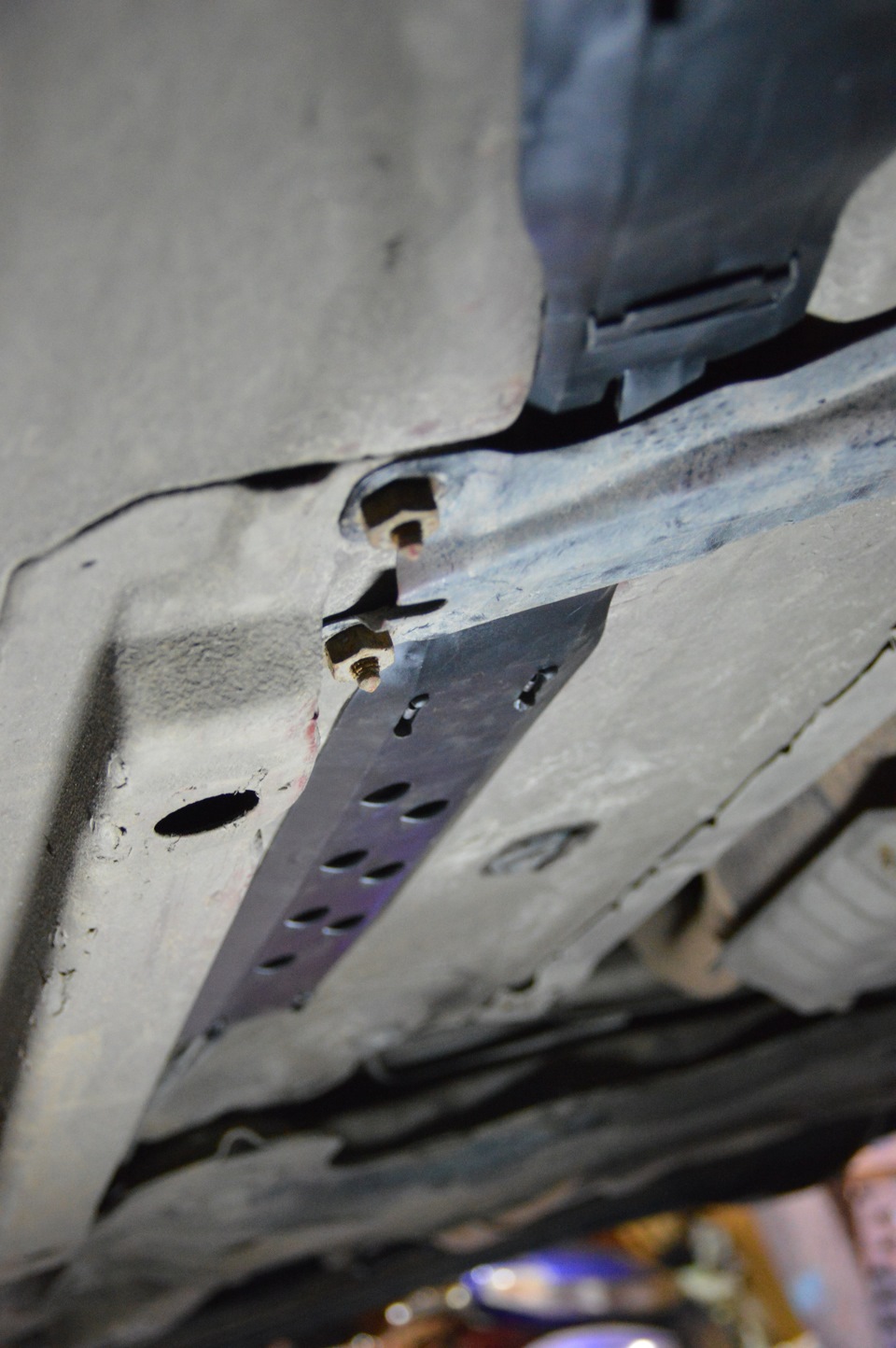 Накладка для тормозных трубок — Volkswagen Golf Mk4