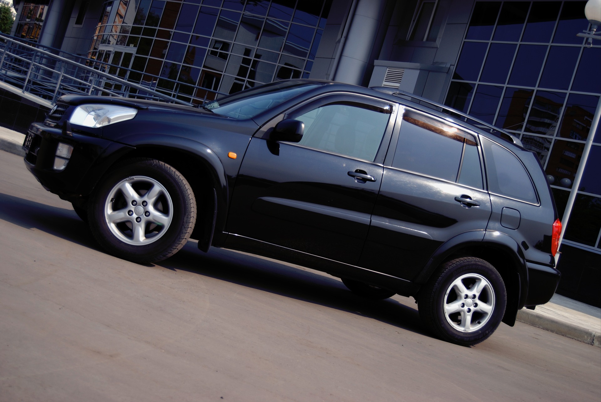      Toyota RAV4 20 2003 