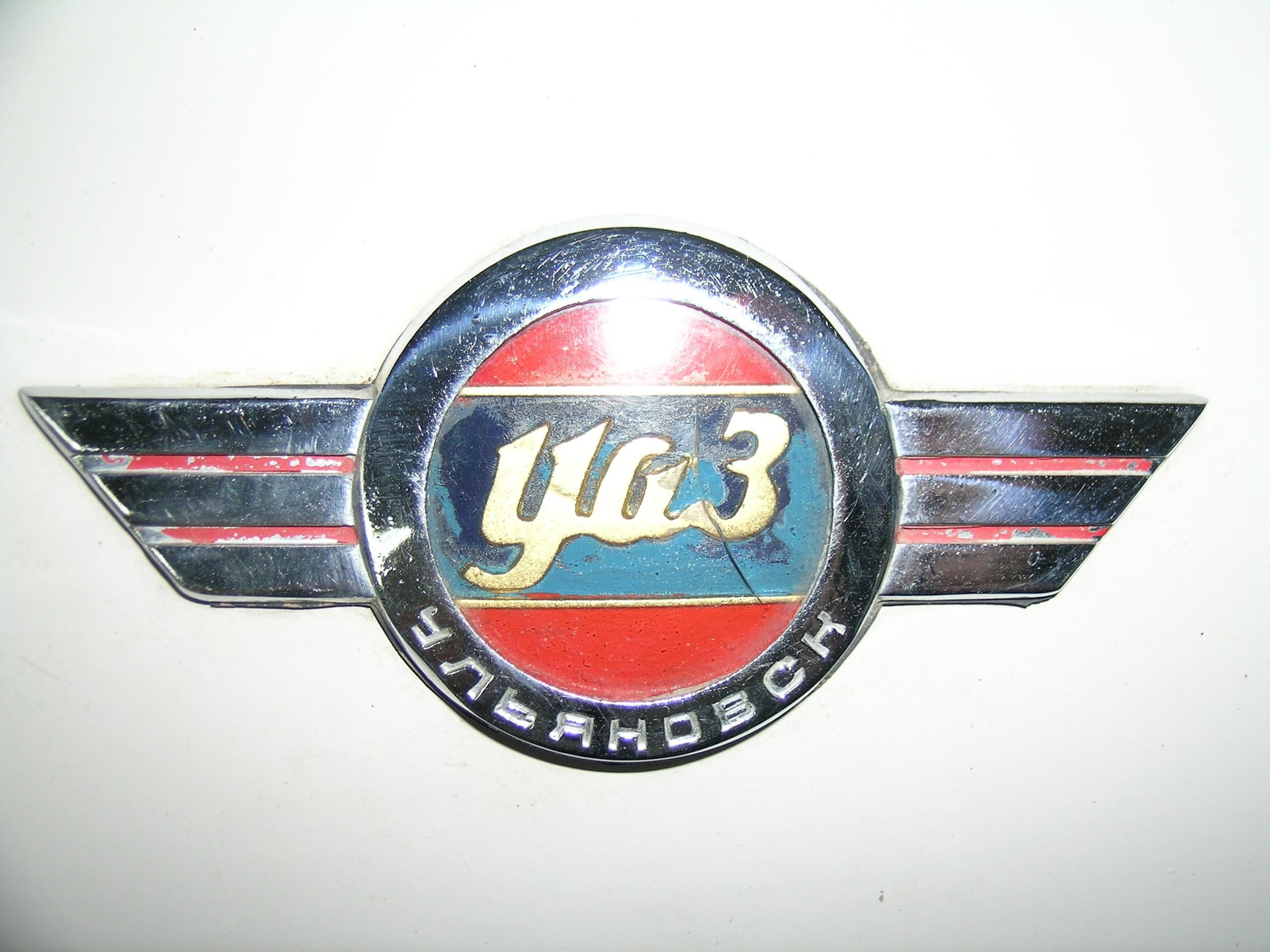 Что символизирует эмблема уаз. Значок автомобиля УАЗ. Значок УАЗ 469. Эмблема УАЗ 450. УАЗ 450 значок.