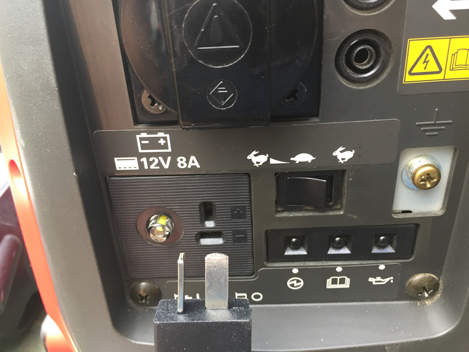 Переключатель режимов управления дроссельной заслонки, позволяет выбрать экономичный и тихий режим работы на холостых без нагрузки. Подскажите какой это тип вилки?! — Land Rover Defender (L315/L316)