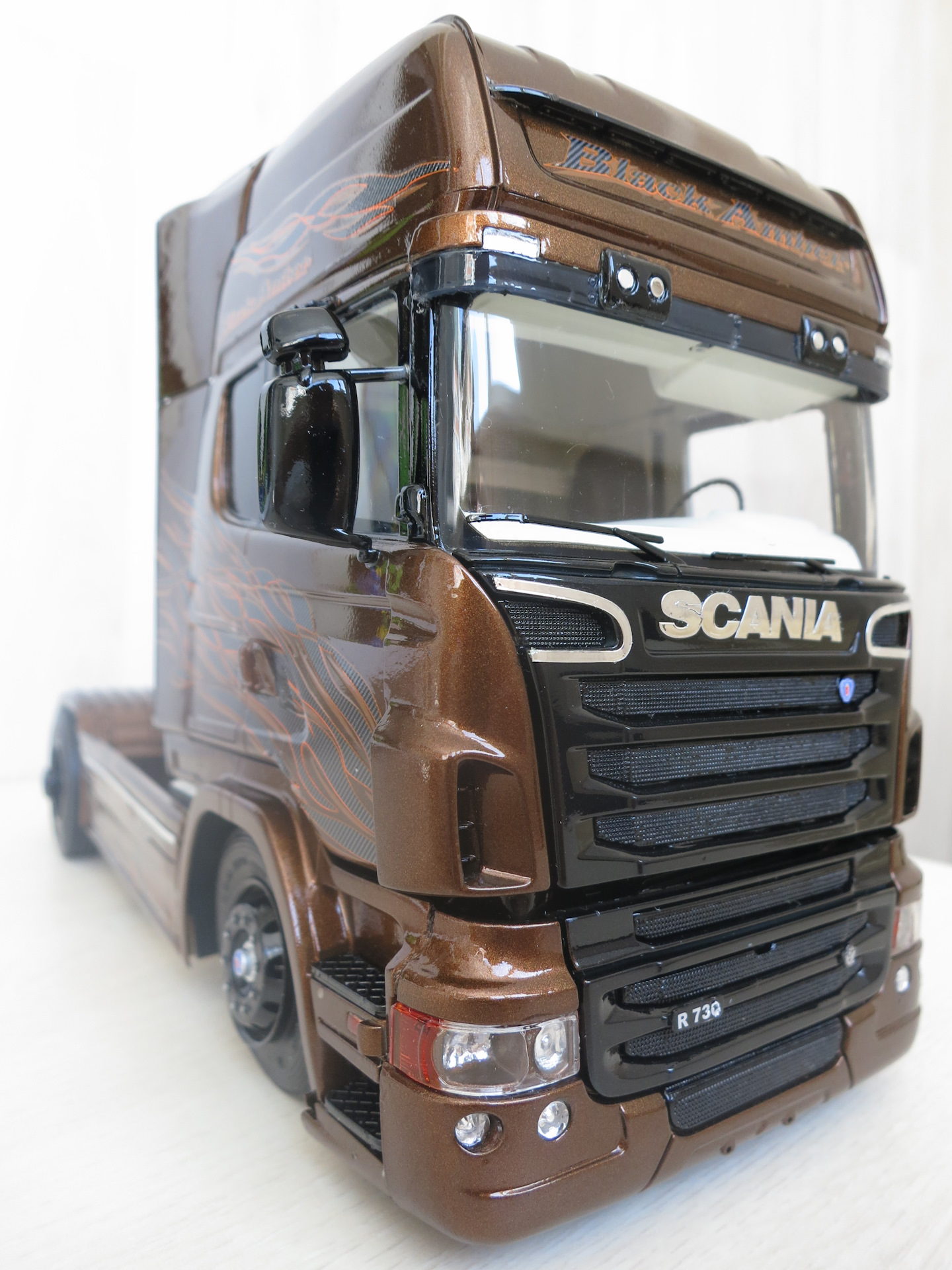 Scania r560 Black Amber