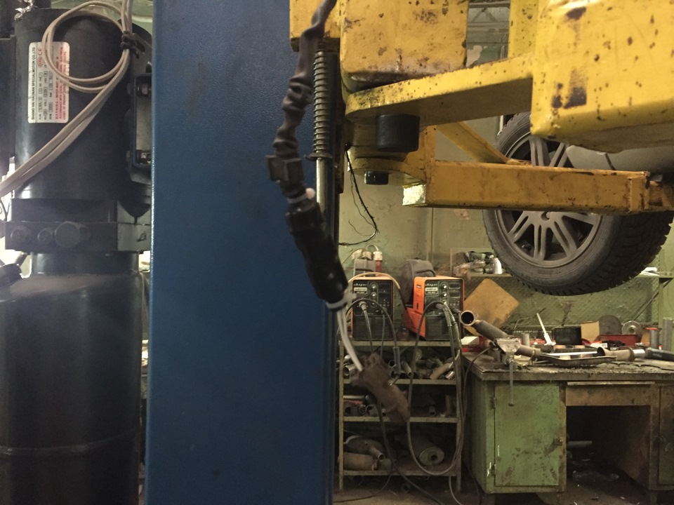 Фото в бортжурнале Volvo S60 (1G). Запчасти на фото: 22000001