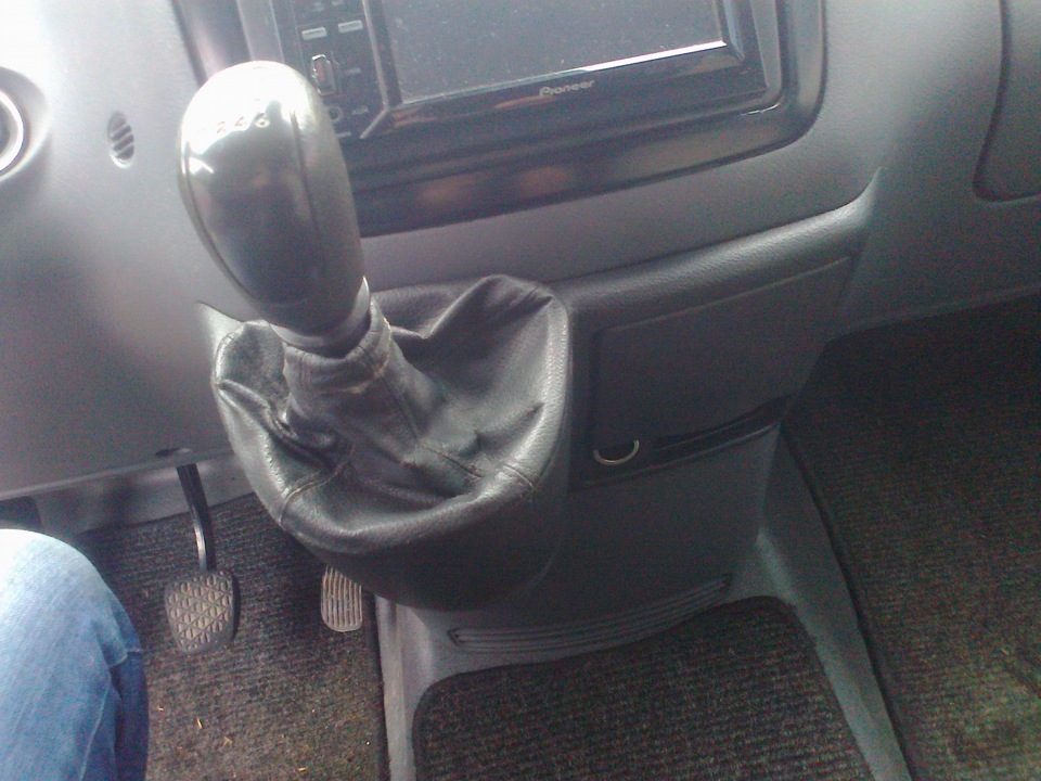 стерся пылник на ручку КПП — Mercedes-Benz Vito (2G), 2,2 л, 2006 года ...