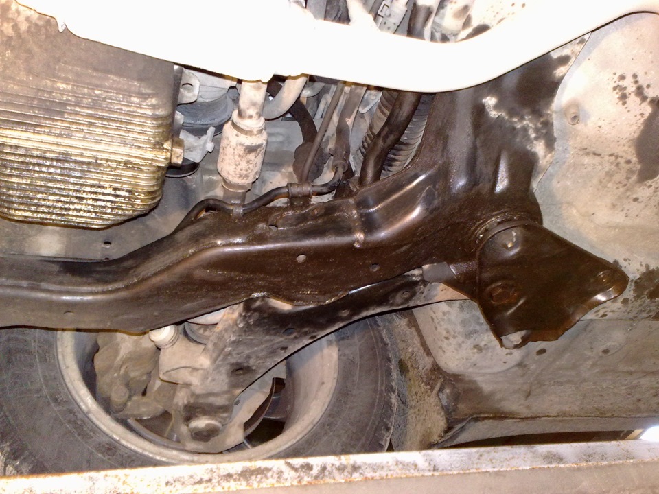 Потек передний сальник коленвала — Hyundai Elantra (3G), 2 л, 2003 года ...