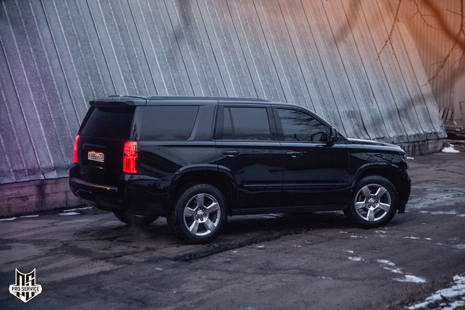 Chevrolet Tahoe 2015 черный тонированный