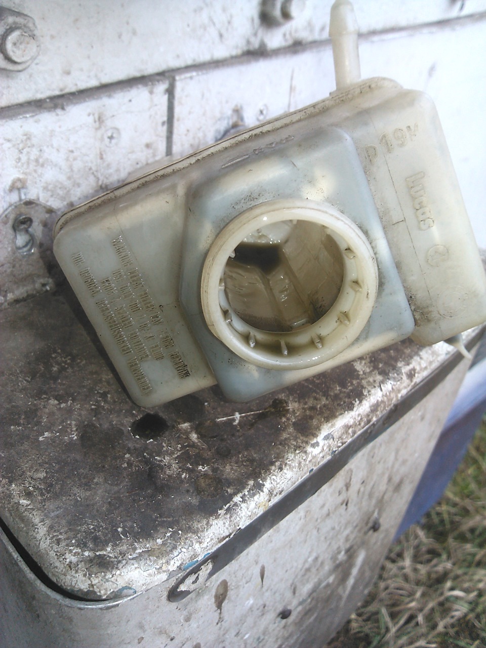 Замена тормозной жидкости, прокачка тормозов. — BMW 7 series (E38), 3,9 ...