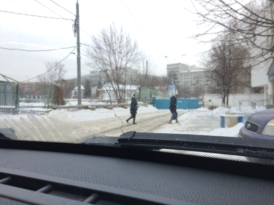 Прилетел камушек(( — MINI Cooper Mk I, 1,6 л, 2005 года | расходники ...