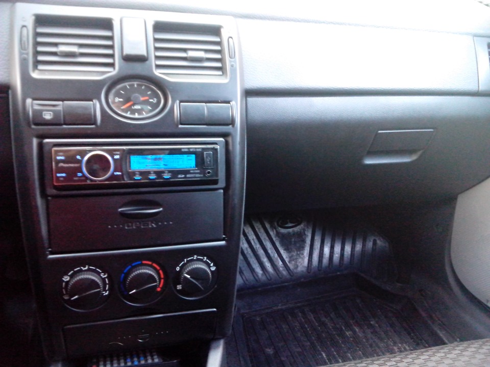 Покраска консоли. — Lada Приора хэтчбек, 1,6 л, 2011 года | тюнинг | DRIVE2