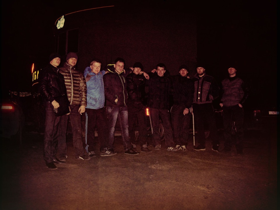 Фото с друзьями ночью на улице