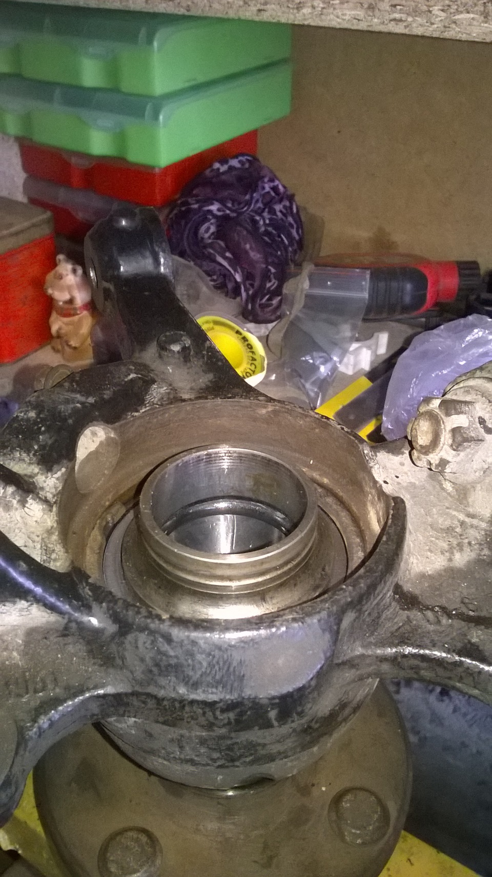 Внутренняя обойма старого подшипника — Toyota Corolla (120)