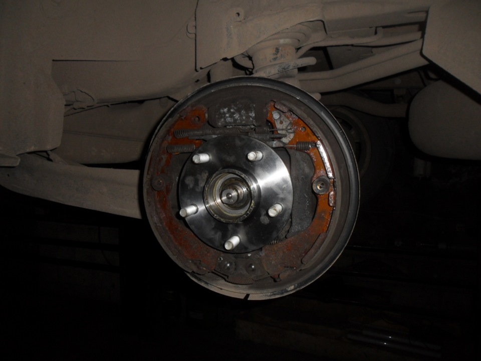 пришло время поменять заднюю ступицу — Nissan Presage (1G), 2,4 л, 1999 ...