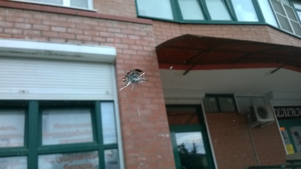 О том как не надо чинить скол на лобовом стекле… :) — Ford C-Max I, 2 л ...