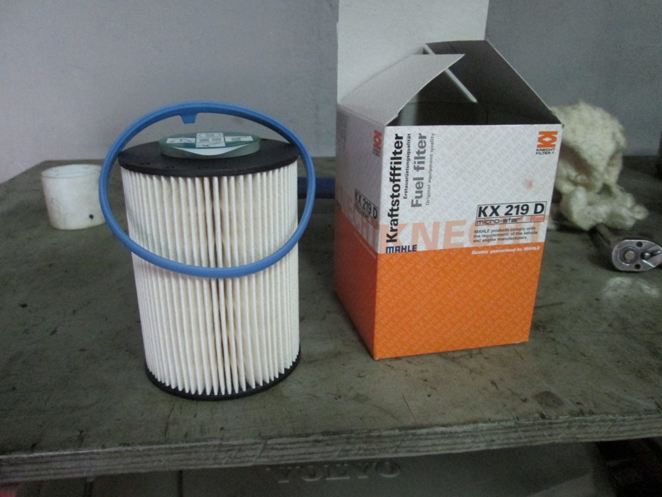Воздушный фильтр хс90. Топливный фильтр Вольво хс60. Топливный фильтр хс60 дизель. Фильтр масляного фильтра Вольво хс60. Фильтр масляный xc70 дизель.