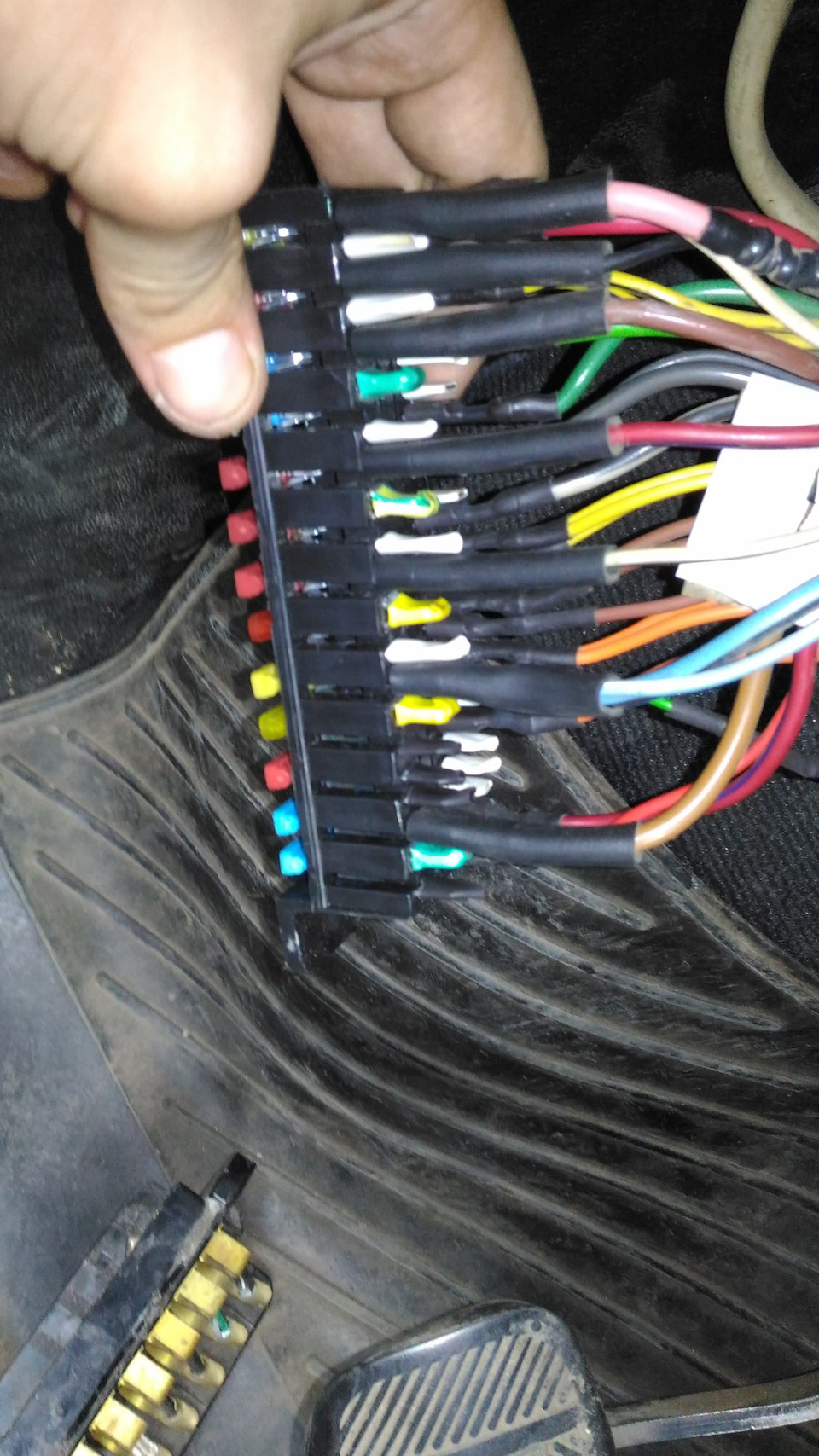 Блок предохранителей от волги 3110 на ваз 2106 — Lada 2106, 1,6 л, 1997 ...