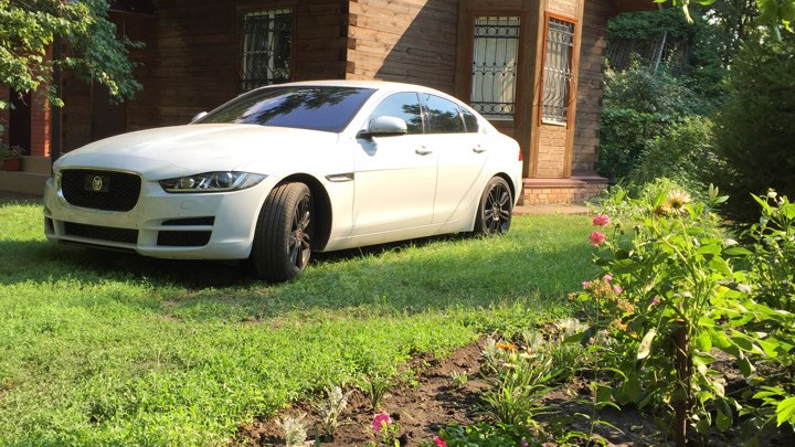 Jaguar XE