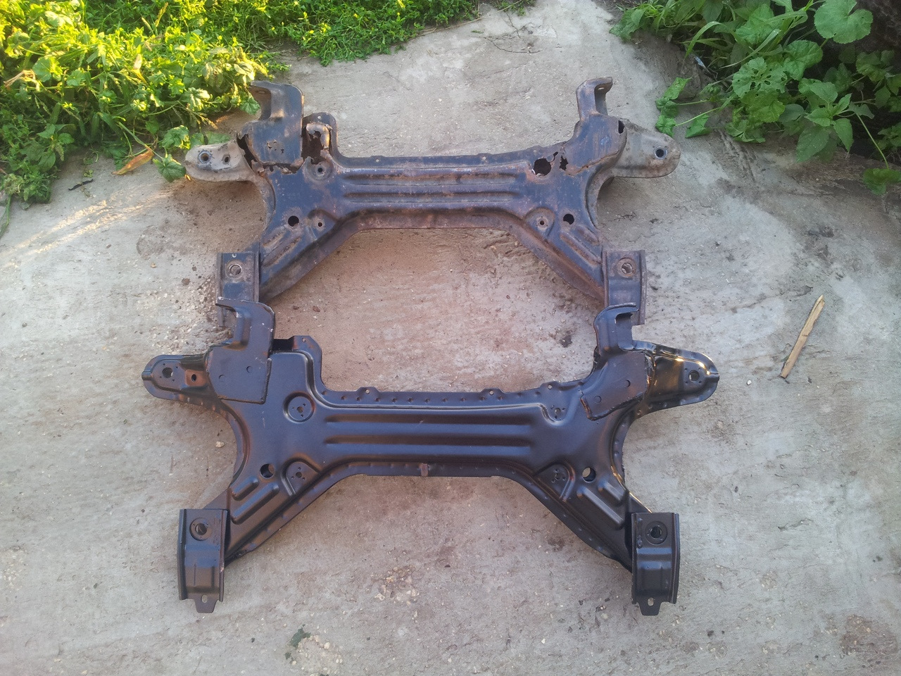 Подрамник передний гольф 2 1985. Подрамник golf 2. Подрамник форд куга 2. Кронштейн подрамника форд фокус 2. Подрамник гольф 5.
