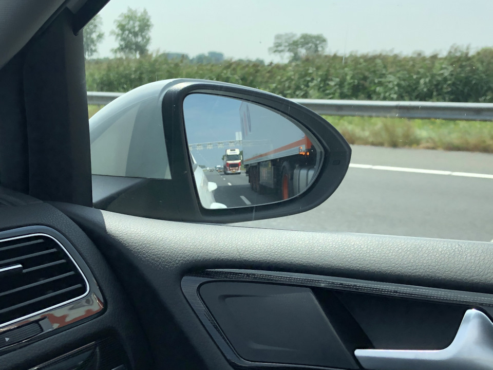 Правый — Volkswagen Golf Variant (Mk7)