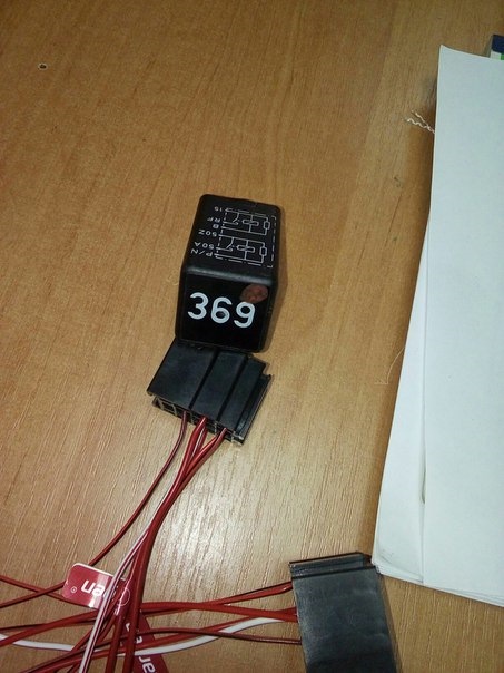 Реле 369 ауди а6 с5 за что отвечает. 40aab46s 960. Реле 369 ауди а6 с5 за что отвечает фото. Реле 369 ауди а6 с5 за что отвечает-40aab46s 960. картинка Реле 369 ауди а6 с5 за что отвечает. картинка 40aab46s 960. Решил написать полезную статейку и добавить сюда, т.к. это и мне будет полезна и может еще кому-то поможет. В ней рассказано, где находятся плавкие предохранители в Ауди А6 С5, как их менять и за какую из схем они отвечают. Если у вас что-то не работает в автомобиле, то первым делом смотрите состояние предохранителя и если он исправен, только потом начинайте искать причину в узле или проводке. Реле 369 ауди а6 с5 за что отвечает. 40aab46s 960. Реле 369 ауди а6 с5 за что отвечает фото. Реле 369 ауди а6 с5 за что отвечает-40aab46s 960. картинка Реле 369 ауди а6 с5 за что отвечает. картинка 40aab46s 960. Решил написать полезную статейку и добавить сюда, т.к. это и мне будет полезна и может еще кому-то поможет. В ней рассказано, где находятся плавкие предохранители в Ауди А6 С5, как их менять и за какую из схем они отвечают. Если у вас что-то не работает в автомобиле, то первым делом смотрите состояние предохранителя и если он исправен, только потом начинайте искать причину в узле или проводке.
