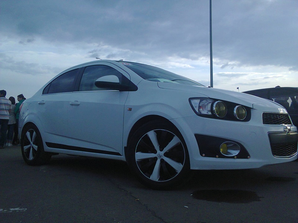 Литой диск авео. Шевроле Авео т300 r17. Chevrolet Aveo t300 на 17 дисках. Колеса Шевроле Авео т300. Диски на Шевроле Авео т300 r16.