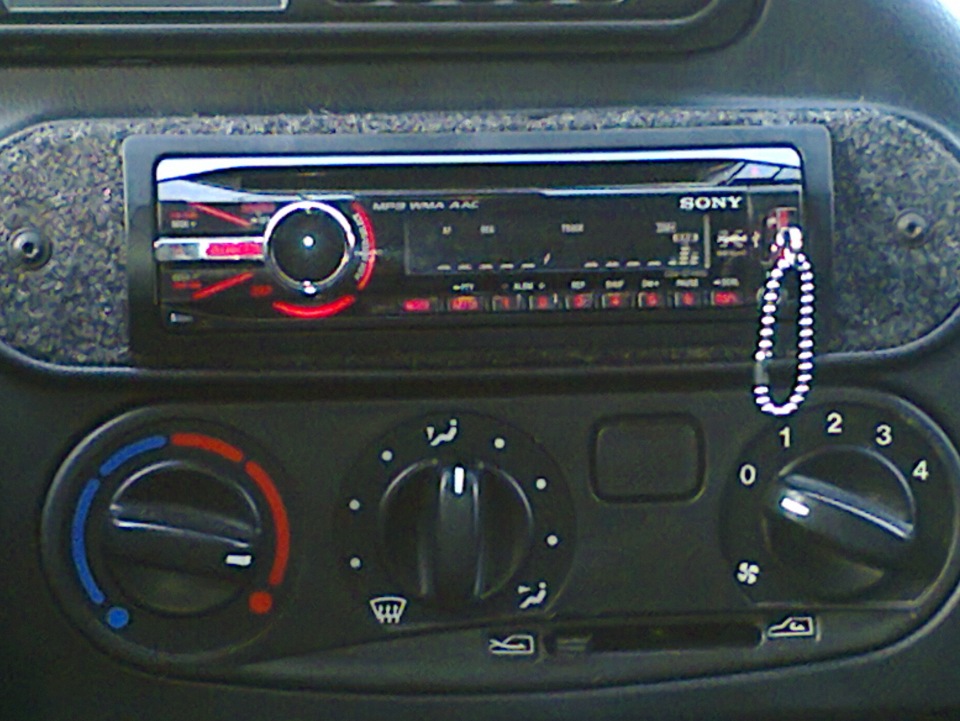 CD рессивер — Chevrolet Niva (1G), 1,7 л, 2010 года | автозвук | DRIVE2