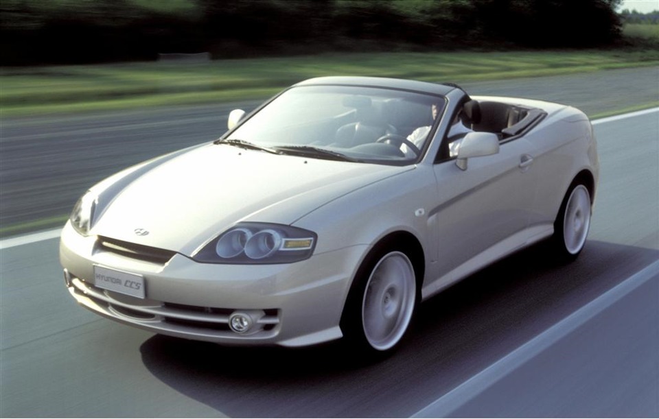 Сравнение Hyundai Sonata и Mercedes-Benz CLK-Класс 270 по характеристикам, стоим