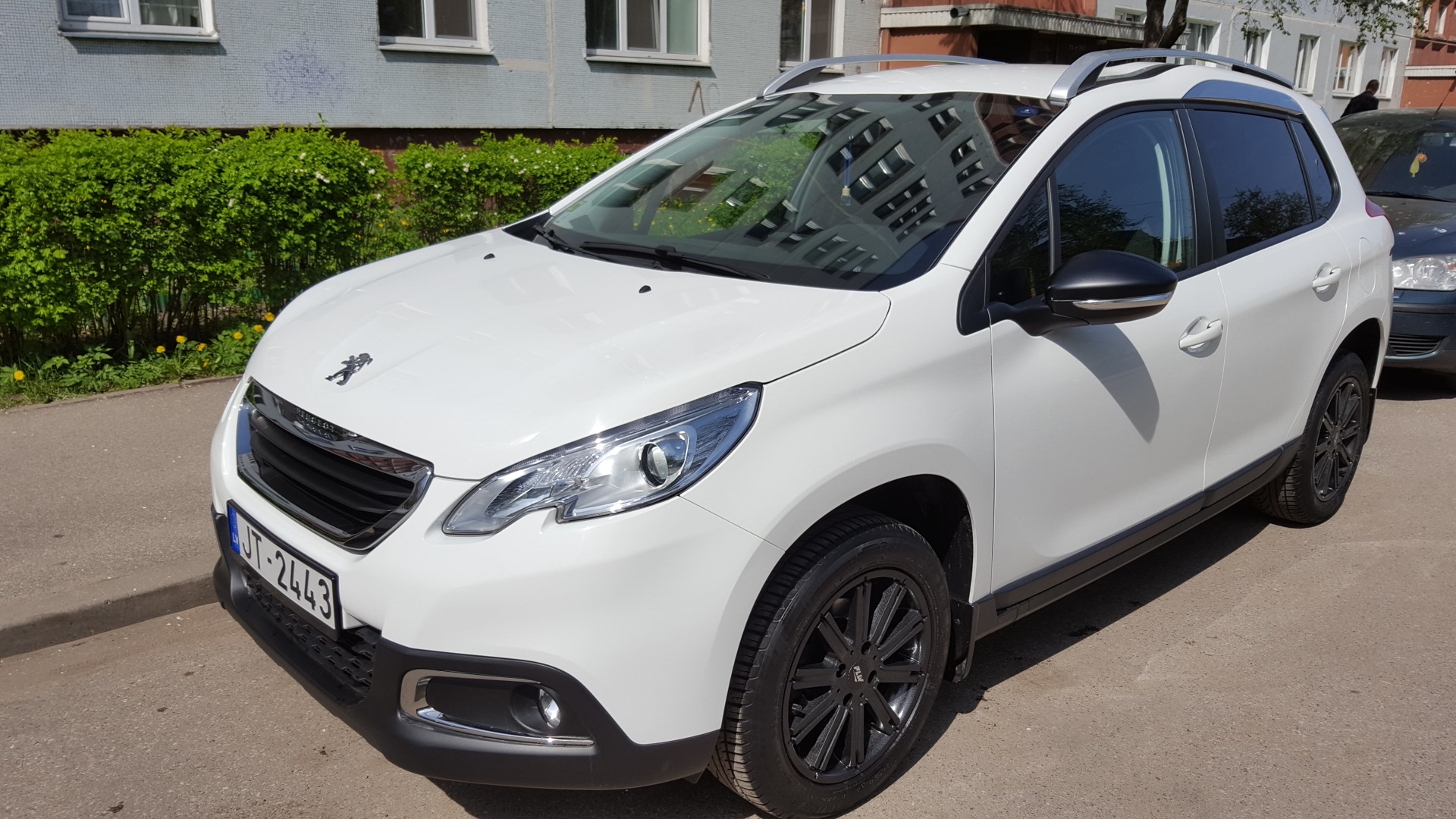 Пежо 2008 отзывы владельцев. Peugeot 2008 1.2. Peugeot 2008 Color. Пежо 2008 ГРЗ 022.