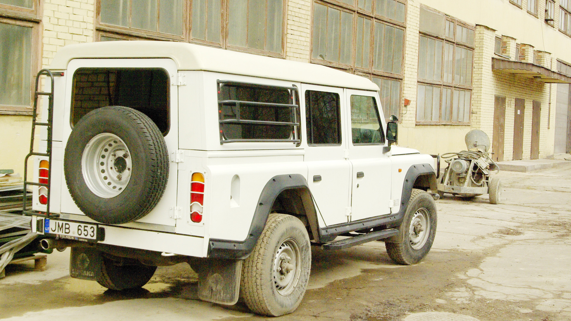 Land Rover Defender 2.8 дизельный 2006 | Santana Белый Геликоптер на DRIVE2