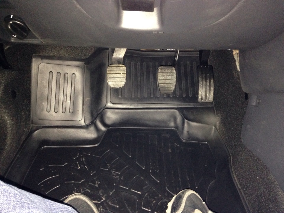 Коврики — Renault Duster (1G), 1,6 л, 2014 года | аксессуары | DRIVE2