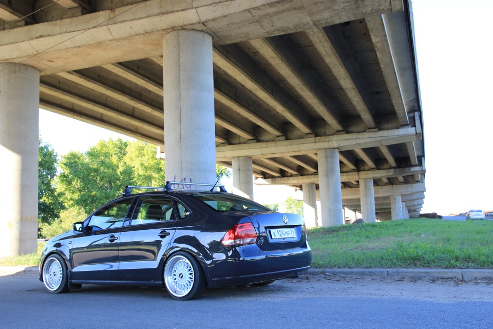 Volkswagen Polo sedan stance