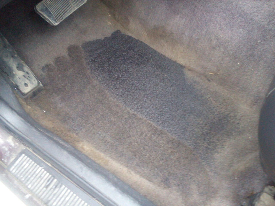 Потоп на водительском коврике! Ахтунг! Или кто ссикает в салоне после ...