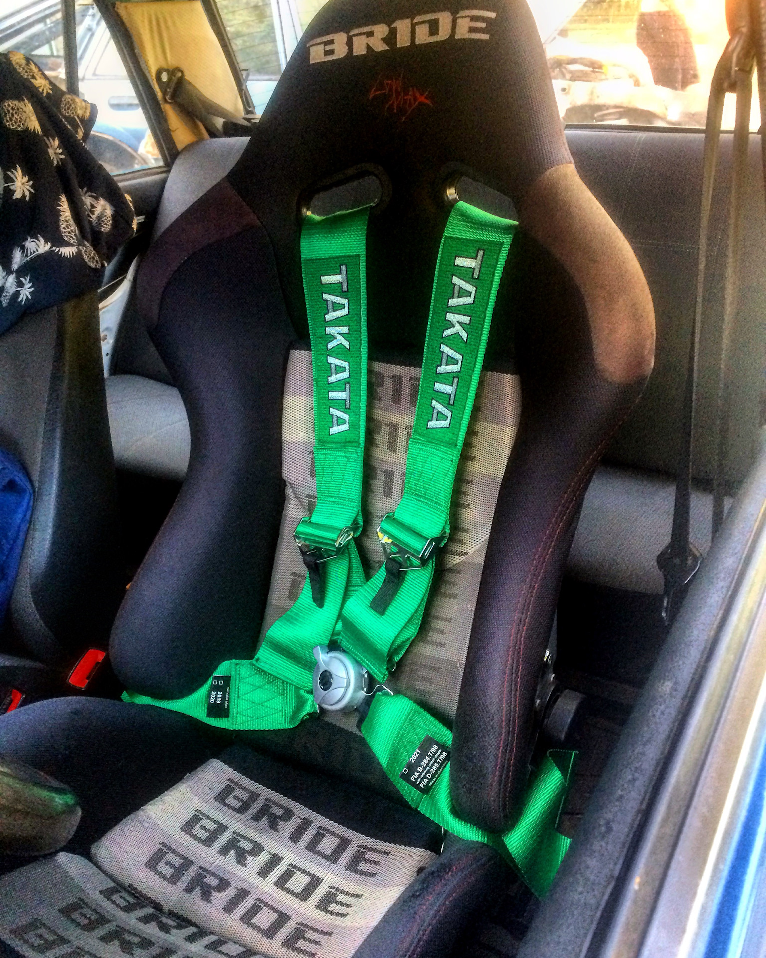 Automotivo xm taka taka takata slowed. Полуковш bride low max. Ковши брайд с ремнями таката в 13 сильвии. Ремни таката оригинал. Рюкзак таката на человеке.