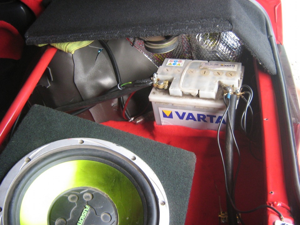 Аккумулятор в багажнике а фоздухан на месте — Lada 2114, 1,6 л, 2005 ...