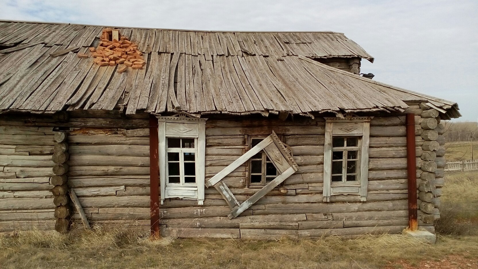 Дом в деревне иркутская область. Заброшенные деревни Иркутской области. Кокорина деревня в Иркутской. Деревня в которой никто не живет. Исчезнувшие деревни Иркутской области.