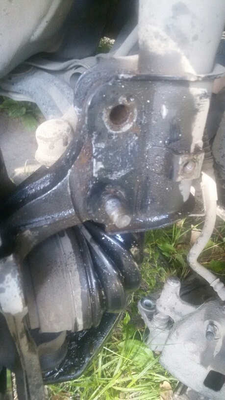 Прикипел болт крепления стойки. — Hyundai Accent (2G), 1,5 л., 2008 ...