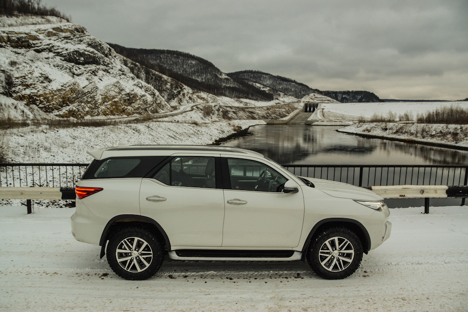Обзор автомобиля toyota fortuner. Смотреть фото Обзор автомобиля toyota fortuner. Смотреть картинку Обзор автомобиля toyota fortuner. Картинка про Обзор автомобиля toyota fortuner. Фото Обзор автомобиля toyota fortuner