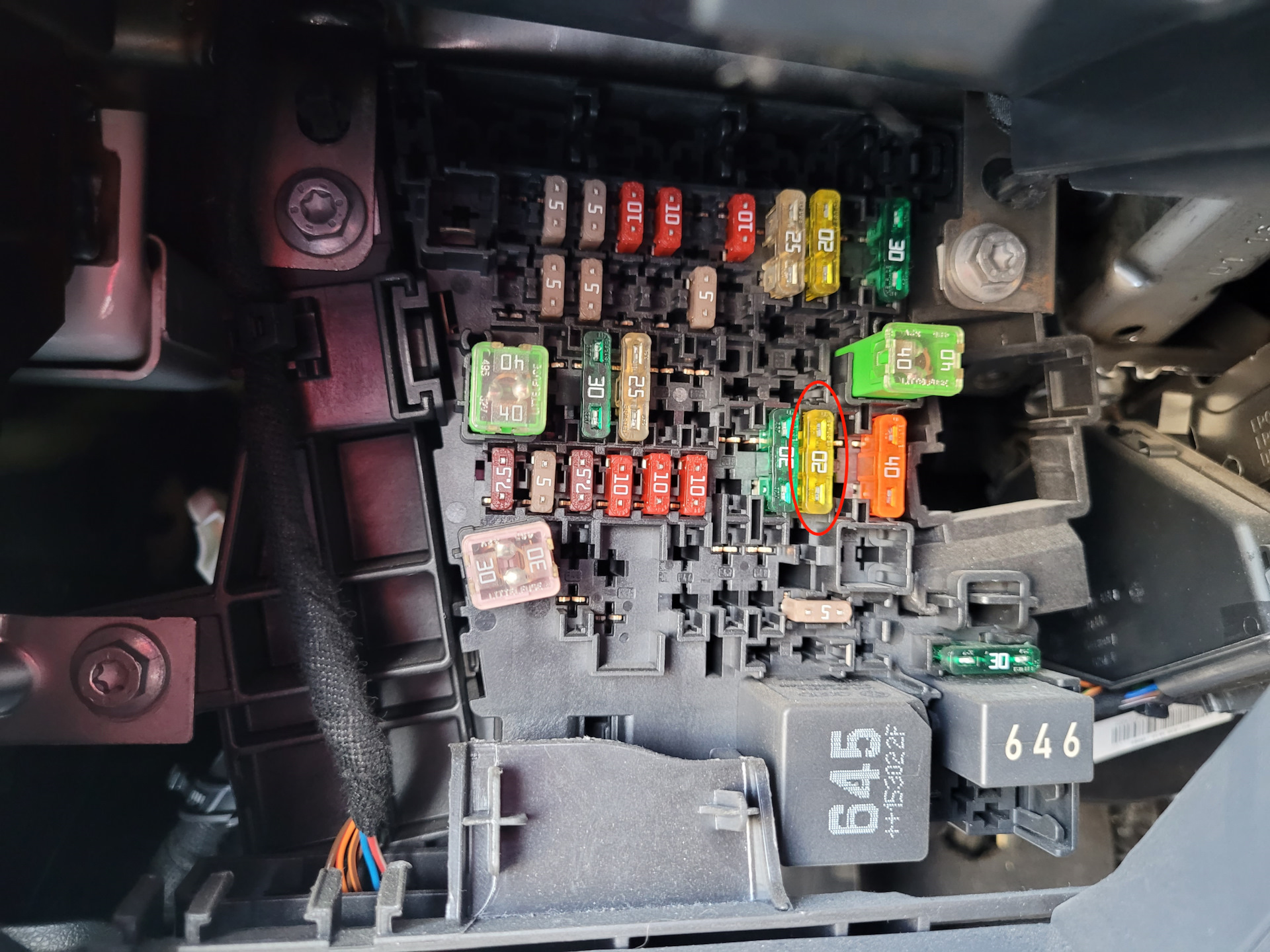 6 предохранители. Skoda octavia 1 предохранители. Предохранитель прикуривателя шкоду тур. Skoda octavia 2008 1. Предохранители шкода тур а4.