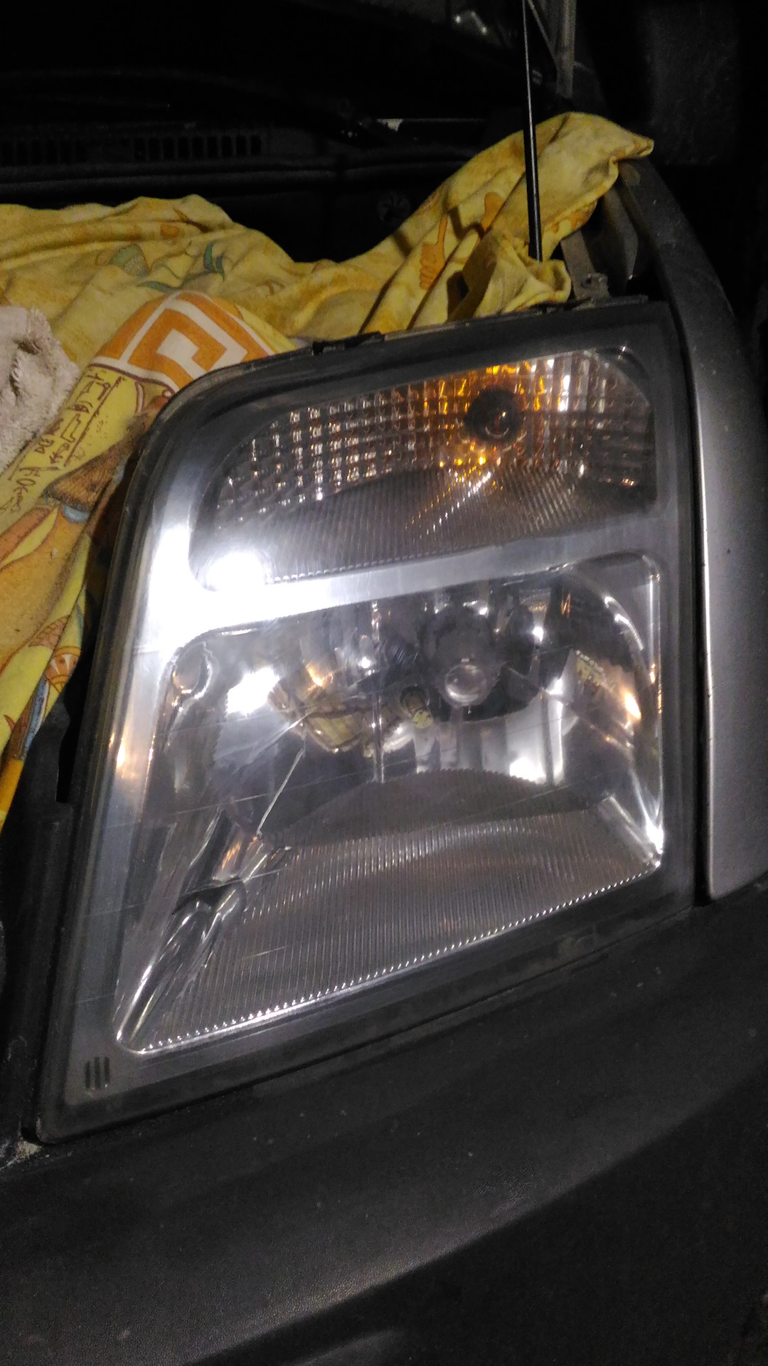 Полировка мутных фар — Ford Tourneo Connect (1G), 1,8 л, 2006 года ...