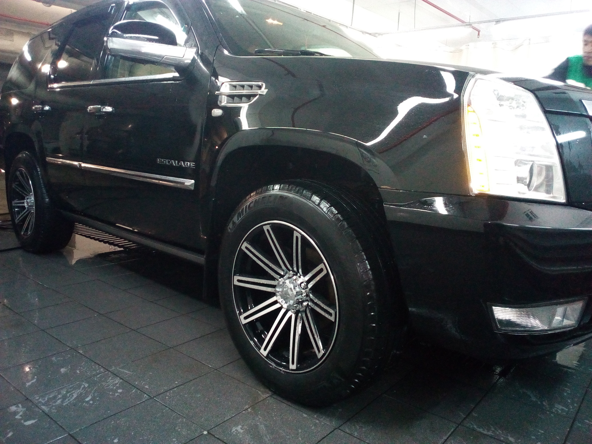 литые диски Toychdown Cv4 на Cadillac Escalade — Moscow Wheels and ...