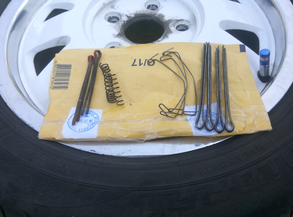 Замена пружинок на передних тормозных колодках — ИЖ 2125, 1,5 л, 1984 ...