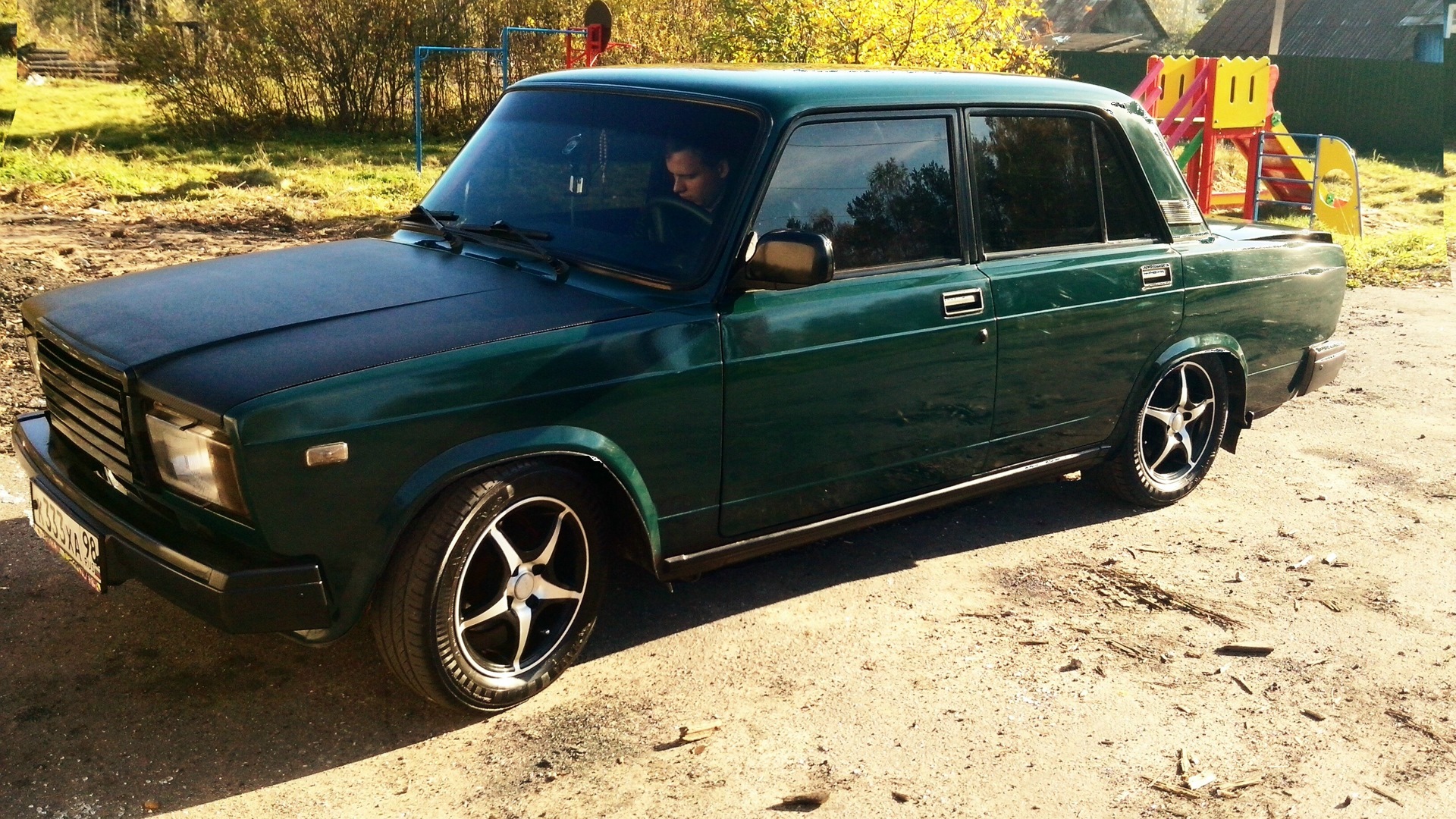 Зеленая 2107 тюнинг Lada 2107 1.6 бензиновый 2006 Чёрно-зеленая на DRIVE2