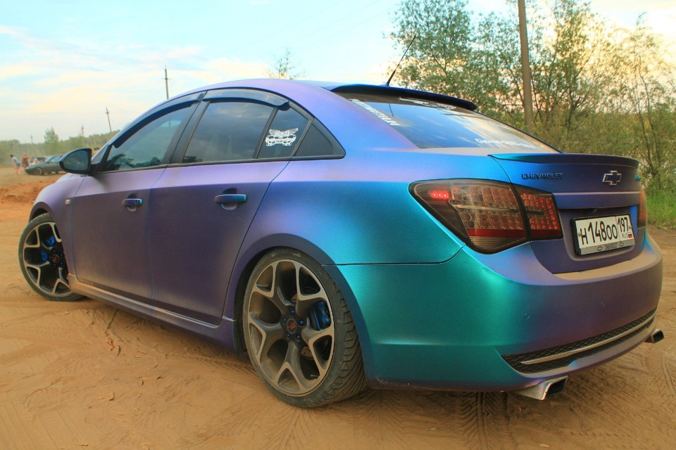 Chevrolet Cruze Blue Carbon Fiber detailing