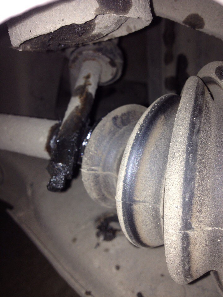 вырвало стойку