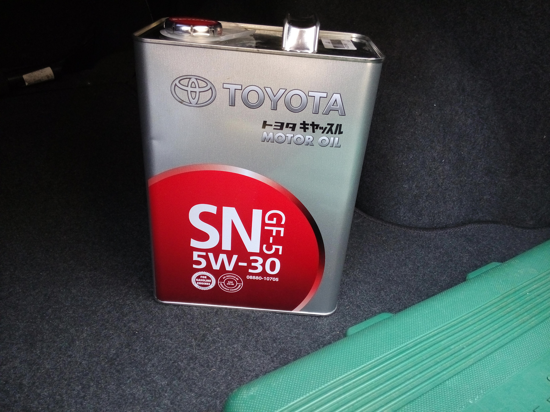 Масло в тойоту 2009. Toyota 5w30 c2. Toyota 5w30 c2 металл. Тойота 5w30 а5/в5. Toyota 5w30 c2 жесть.