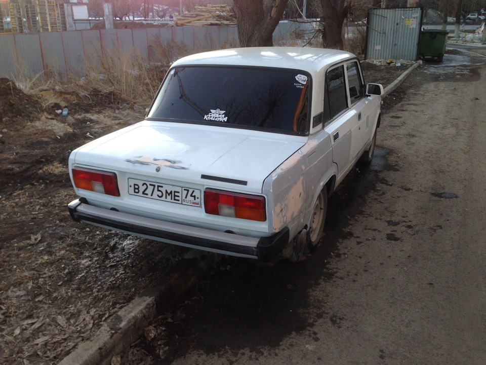 3 — Lada 21053
