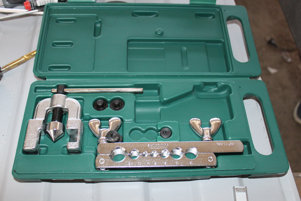 Согнуло тормозную трубку — УАЗ 2206, 2,4 л., 2003 года | своими руками ...