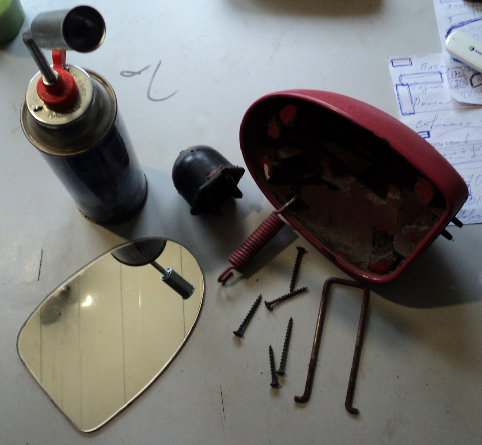 А как ей работать, если предшественник лечил зеркало саморезами — Renault Twingo I